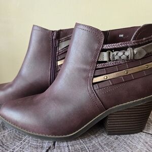 Women's Ankle Boots in Burgundy